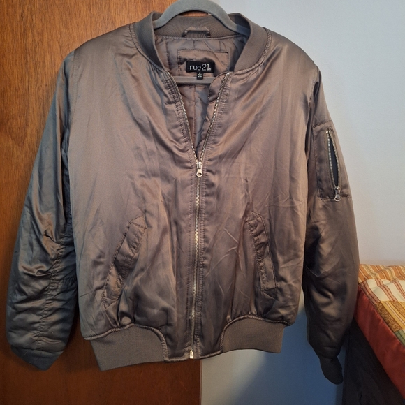 Forever 21 Jackets & Blazers - Forever 21 Women's Metallic Army Green Bomber Jacket Size L- Fits Like A Medium